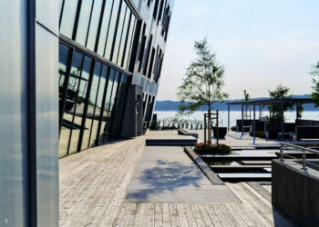 The many surfaces of Lundhs Real Stone