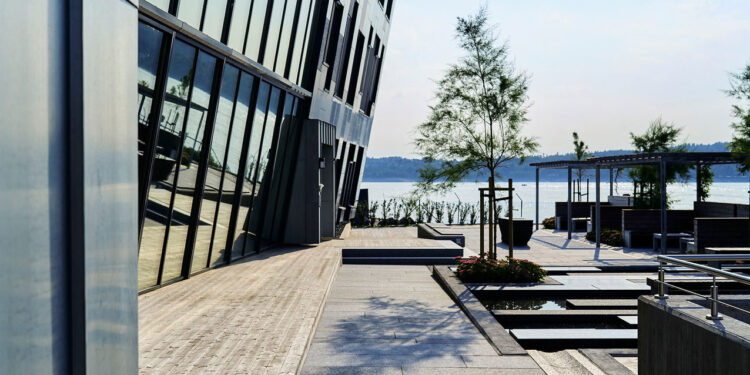 The many surfaces of Lundhs Real Stone