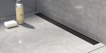 High-tech design solution for minimalist walk-in showers